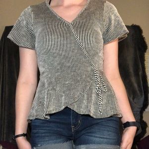 Cute black and white striped top!
